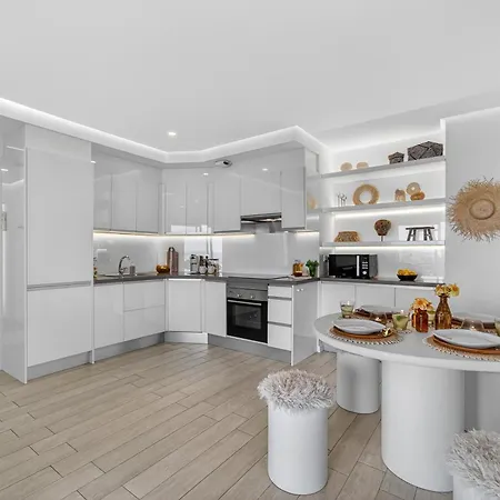 Daire Ocean Garden Sunset & Sunrise - Heated Pool - Ac - Lounge Zone