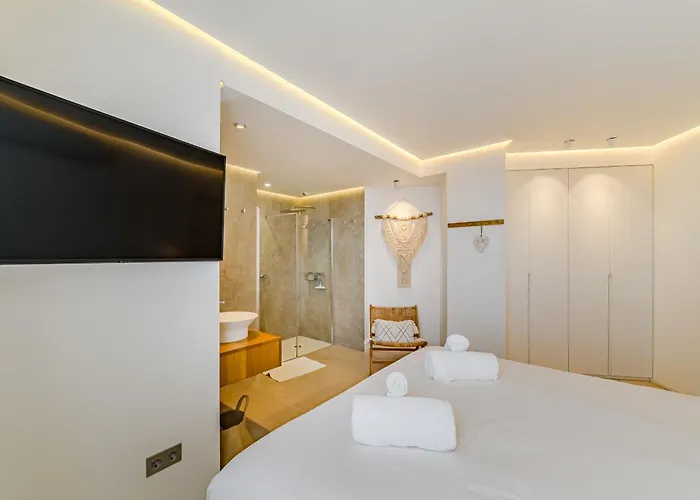 Ocean Garden Sunset & Sunrise - Heated Pool Appartement